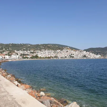 Lovely One-bedroom Flat In Appartamento Città di Skopelos