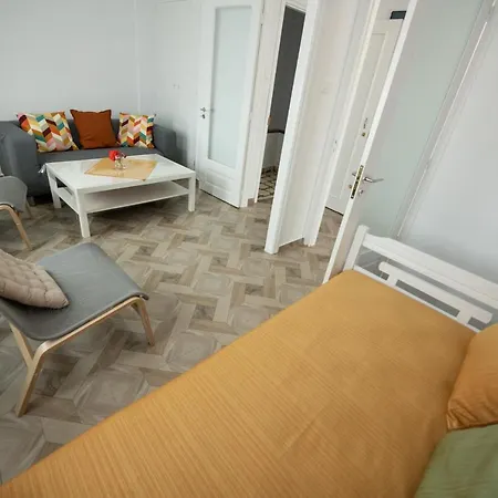 Lovely One-bedroom Flat In 公寓 *