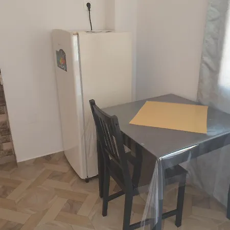 Lovely One-bedroom Flat In Apartment