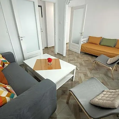 Lovely One-bedroom Flat In 公寓 *