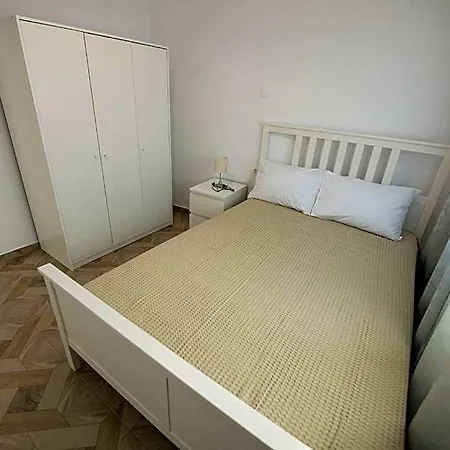 Lovely One-bedroom Flat In * 斯科派洛斯
