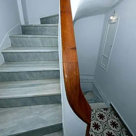 Lovely One-bedroom Flat In 公寓