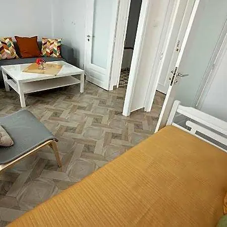 Lovely One-bedroom Flat In 公寓 *