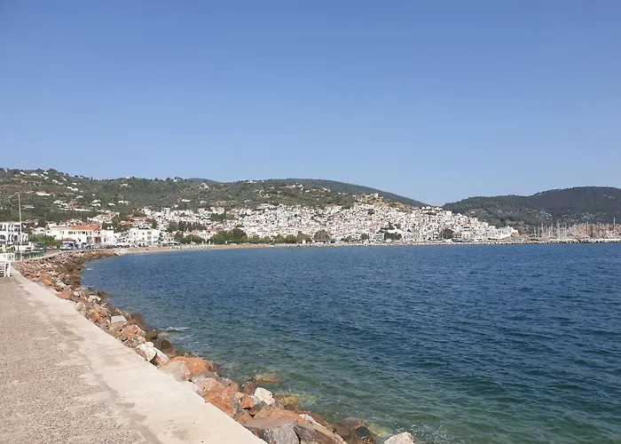 Lovely One-bedroom Flat In Apartamento Skopelos